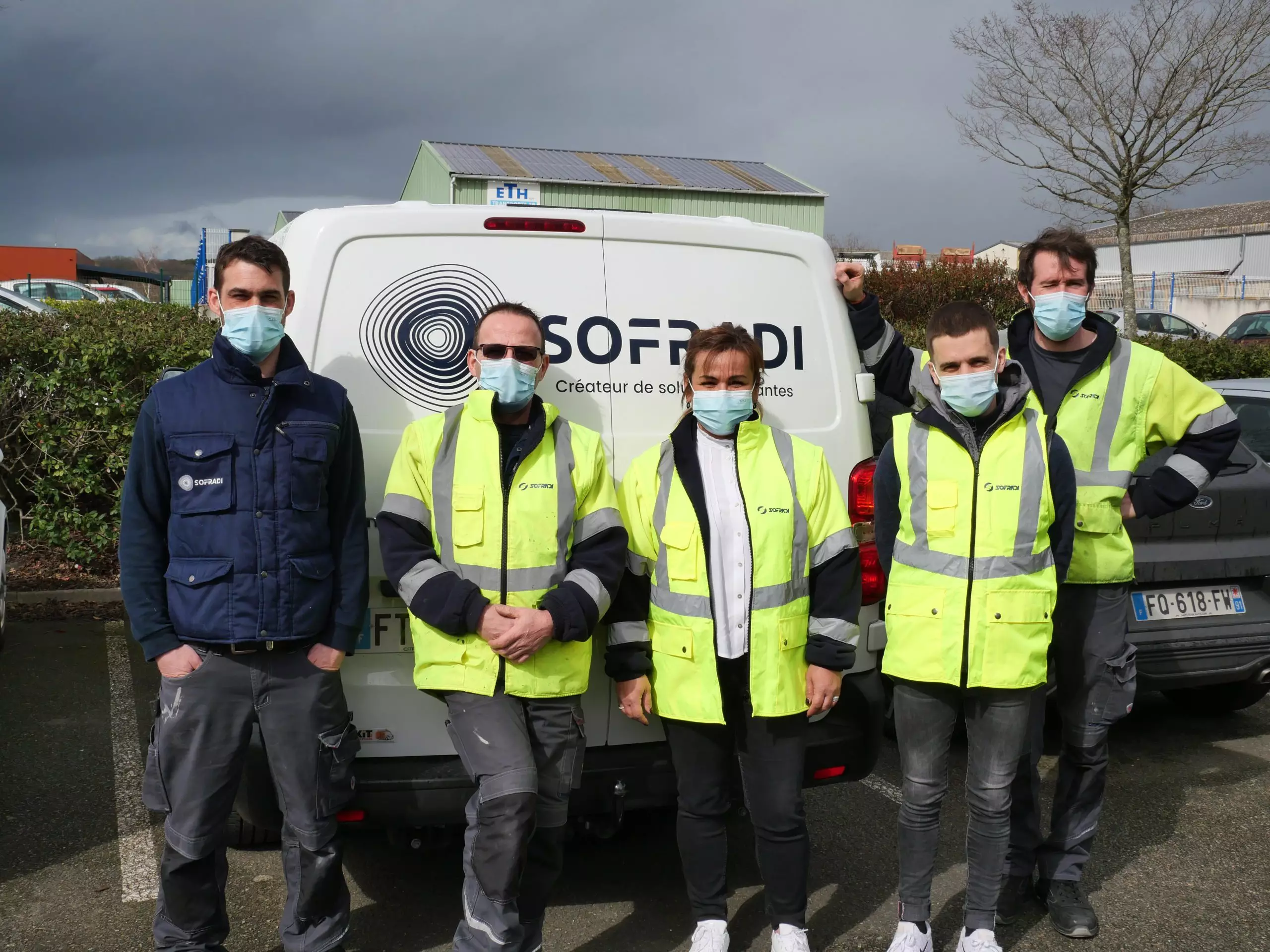 Équipe SOFRADI en intervention menuiserie Le Mans
