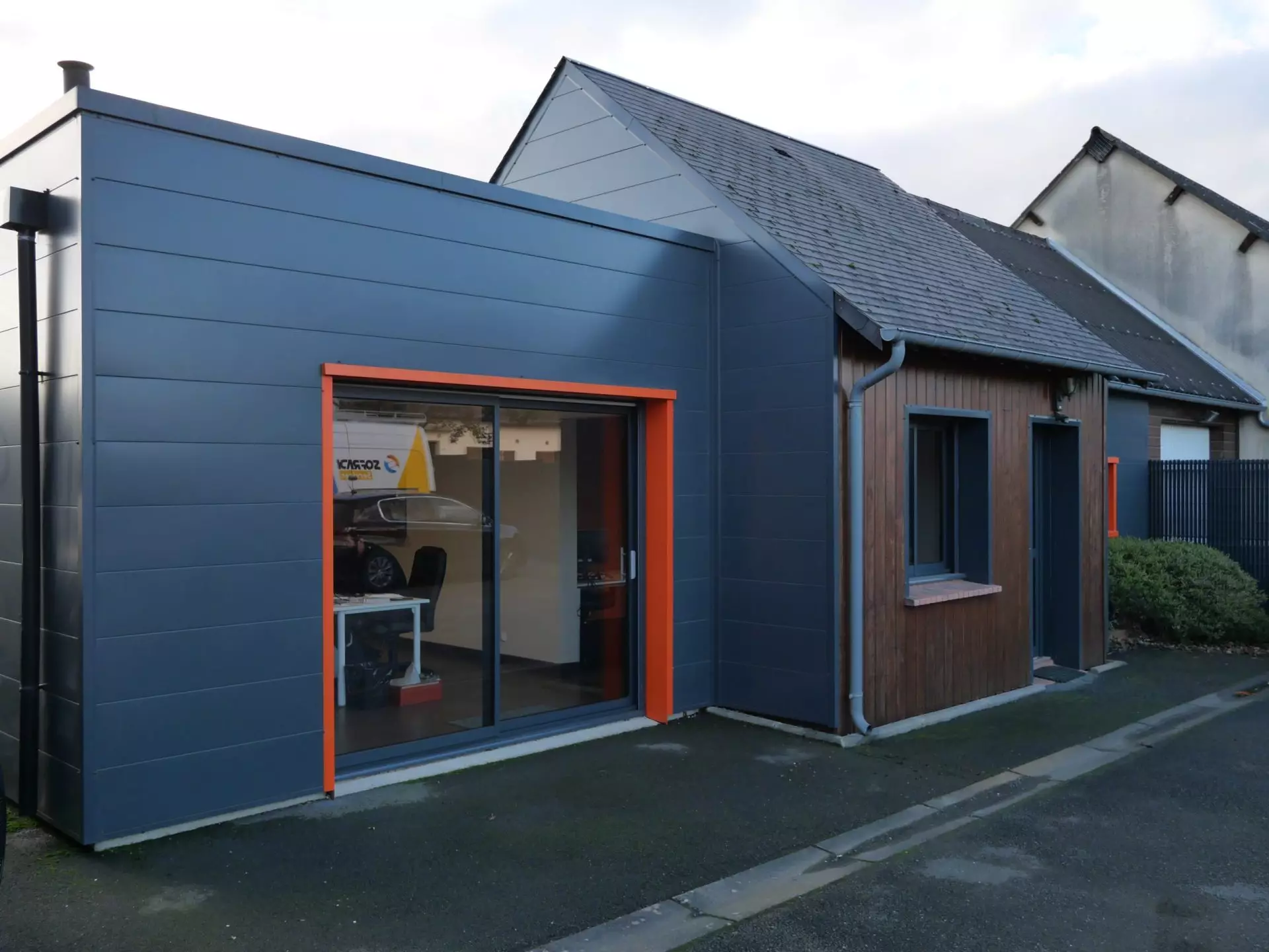 Découvrez les nouveaux bureaux de SOFRADI Le Mans et bénéficiez de nos services en aménagements intérieurs et maintenance de menuiseries extérieures.